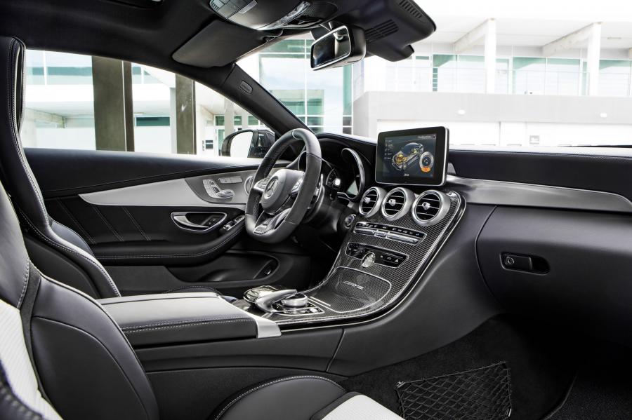 Интерьер Mercedes-AMG C63 S Coupe 2015 года  (фото 38 из 40)